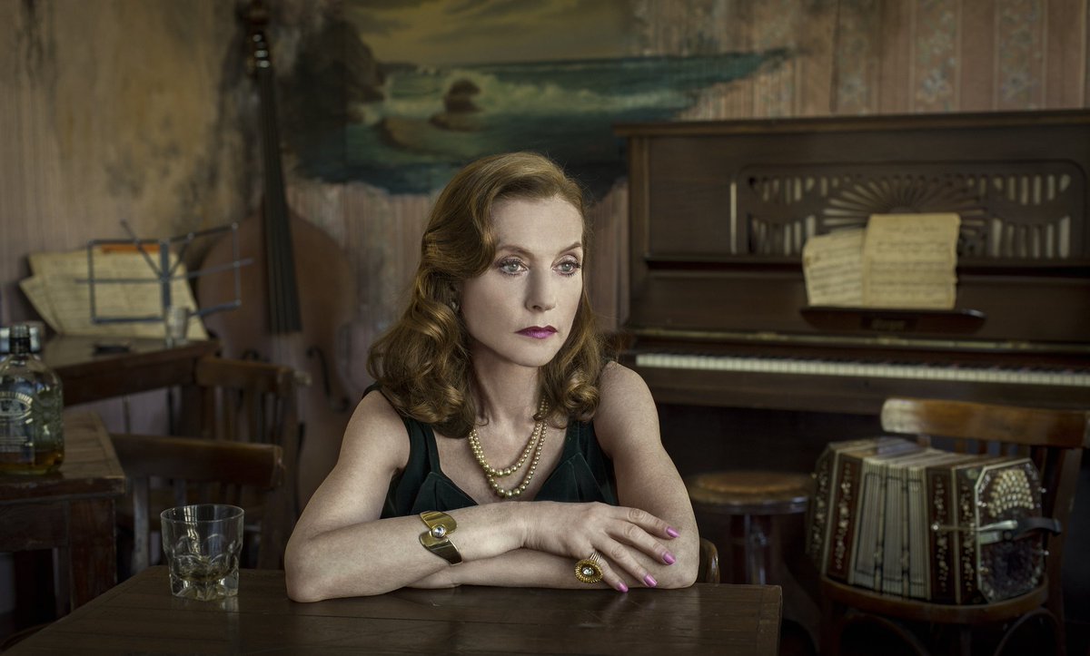 oficinaOK's tweet photo. 🎬La XVII edición del #BAFICI  tuvo a #Francia como país invitado y contó con la presencia estelar de la actriz Isabelle Huppert.🎭

#MarcosLópez la retrató como una cantante de tango en un bodegón porteño. 

#photo #arte #cultura #cine #BuenosAires #tango #OficinaDeProyectos https://t.co/YXGacHuqJK