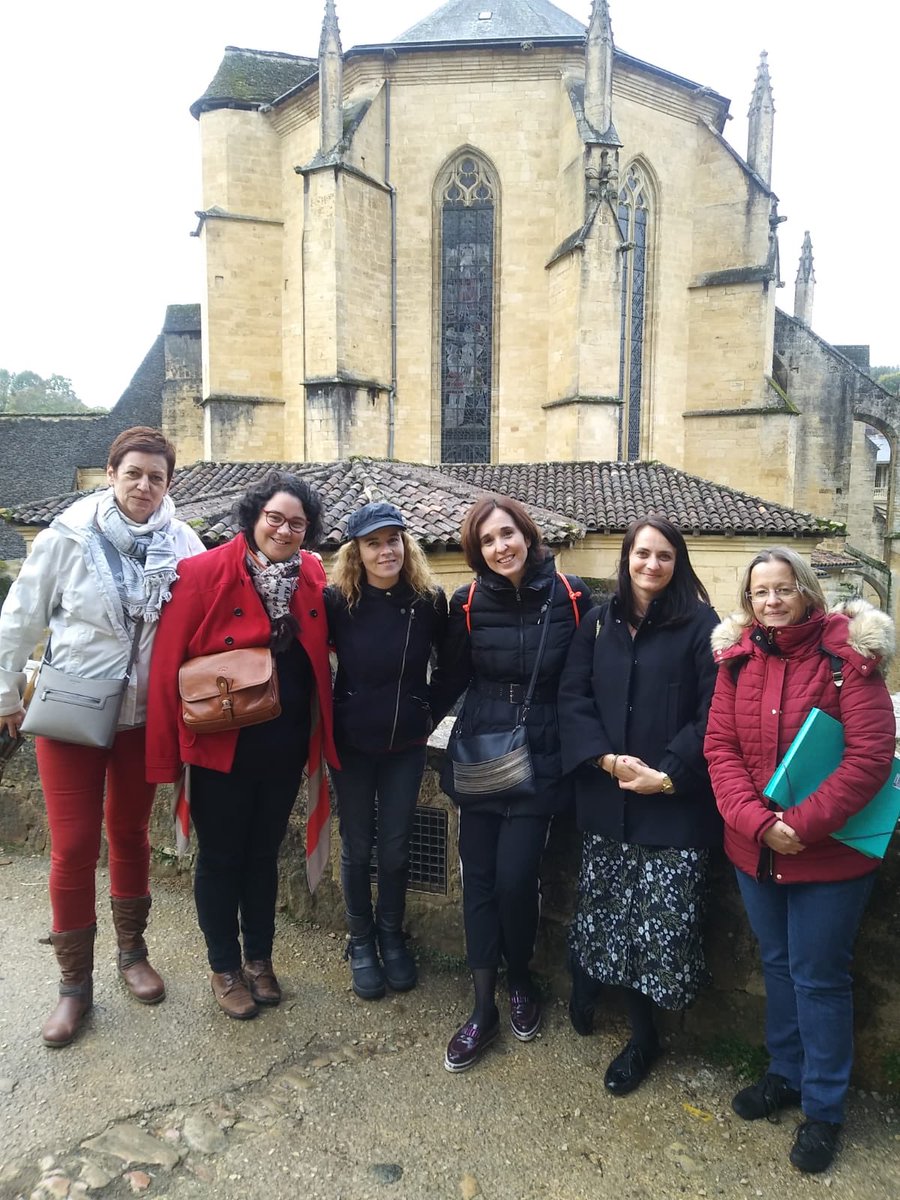 Teacher_Bea's tweet photo. Ceip V Centenario #sanse #erasmusplus #sepie_gob Seguimos en Francia. Trabajando con los niños en el colegio, reuniéndonos con los socios europeos y conociendo la zona que es preciosa. #stviance #cosnac #sarlat Es una increíble experiencia profesional y personal https://t.co/PNrJ0yXsXi