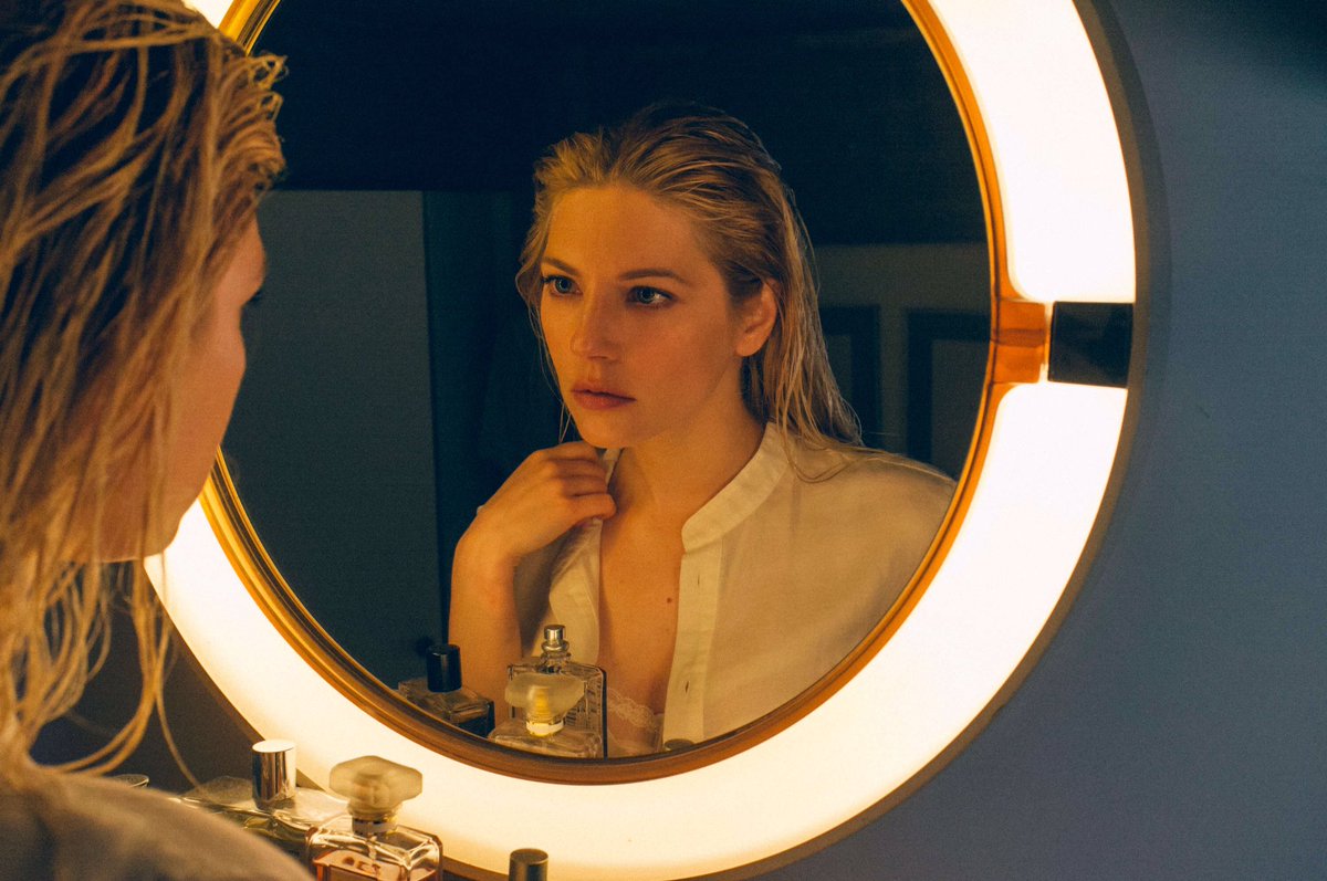 BrazenZeal's tweet photo. After changing into clean clothes that Bela found in the room, she went back to the bathroom mirror and stood before it in a daze. >>> https://t.co/jgwf68V6QE