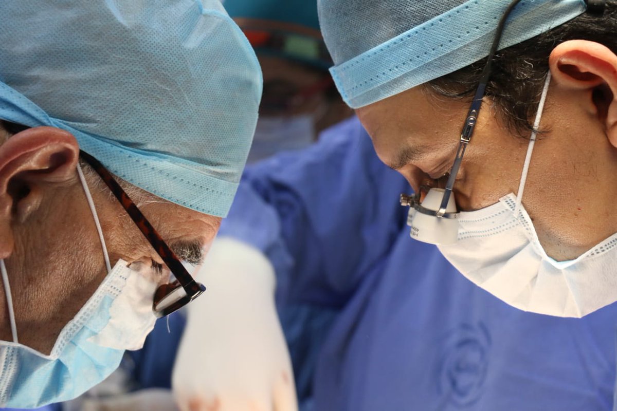HEPChiapas's tweet photo. #AlMomento Se realiza en el Hospital de Especialidades Pediátricas trasplante renal de donador vivo relacionado madre - hijo #Chiapas #HRAEs
@SSalud_mx @ceetraech @JoseNarroR https://t.co/19oezeTfhP