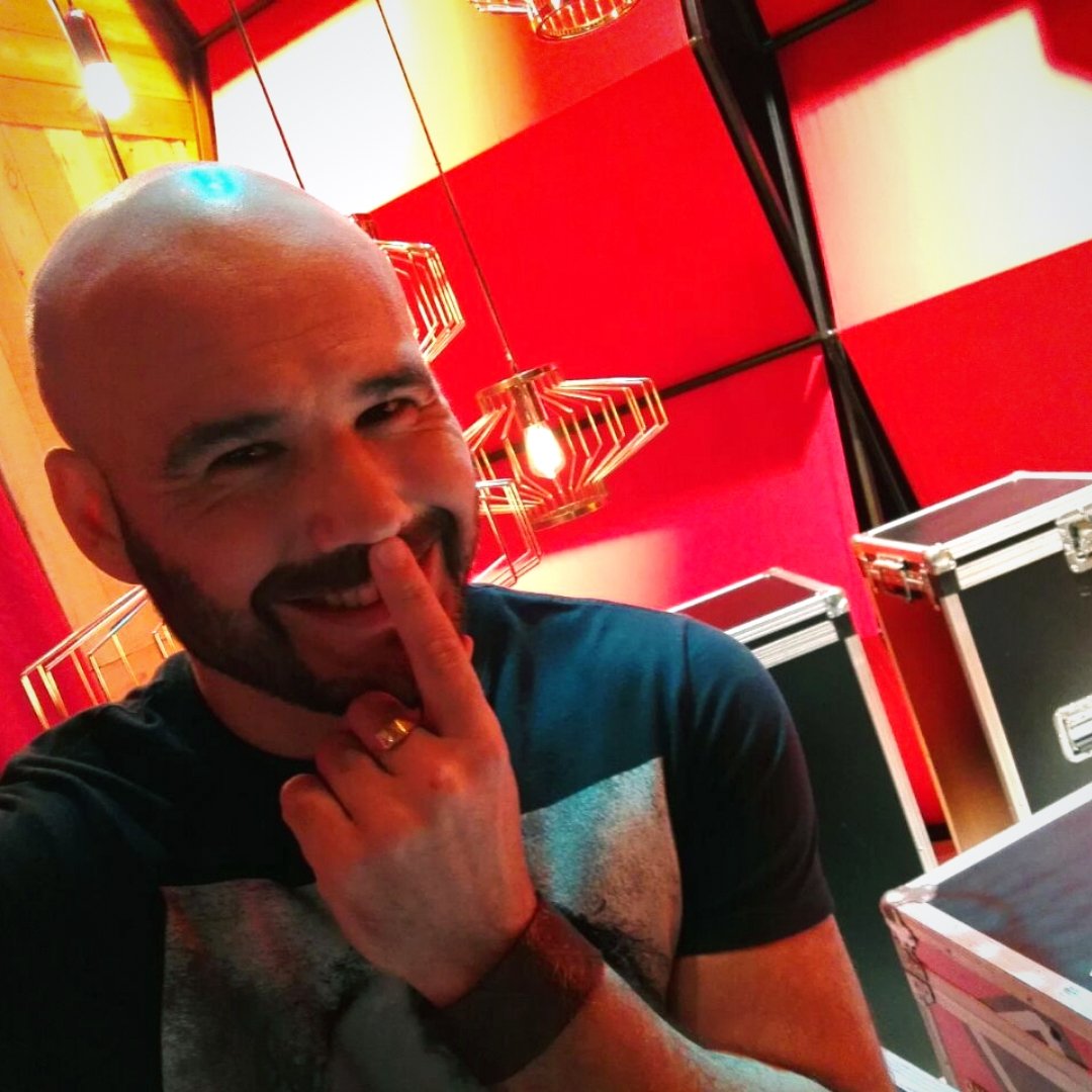 UN ROCKERO PLATENSE EN #LAVOZARGENTINA || <a href="/diegoaramburu10/">Diego Aramburu Oficial</a> volvió a <a href="/telefe/">telefe</a> por la revancha y logró que #LaSole lo llevara a su team! Ahora está listo para las #batallas de este viernes 9 a las 21:30... Agendando!

►► Así fue su audición bit.ly/2AfCWH6