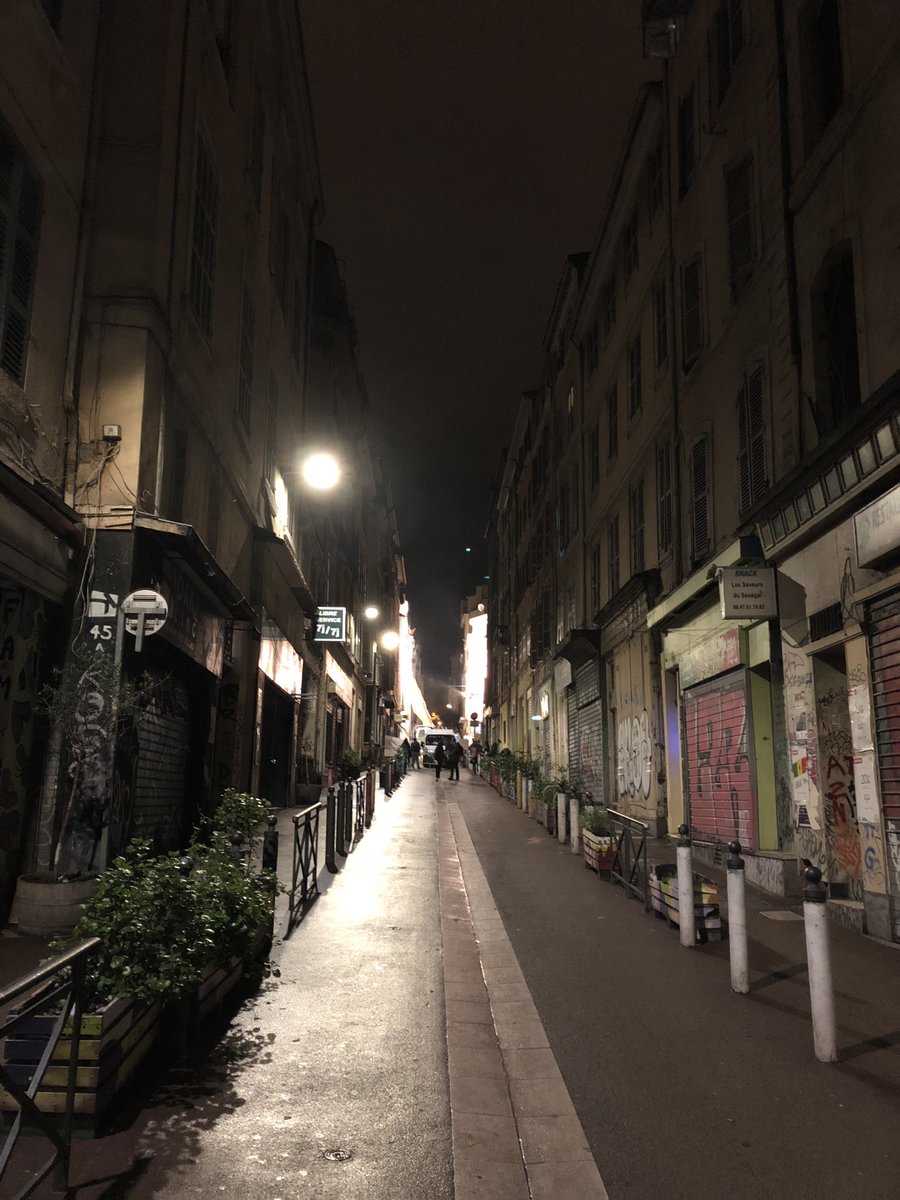 _maj_a_'s tweet photo. Rue d’Aubagne, presque 3 jours après... Les machines semblent pourtant impuissantes face au désastre. Très grande tristesse ... https://t.co/HGhda8Sk74