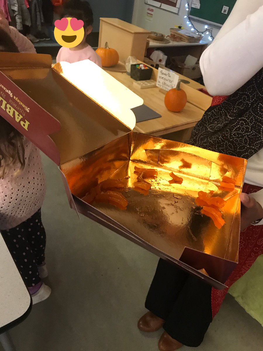 david_harel's tweet image. Inviting our parent community to share their cultural celebrations with us is a powerful and meaningful means for learning, building understanding and community. My Ss was full of pride as her mom shared their cultural celebration with us. #HappyDiwali #sd38learn @bridgebulldogs