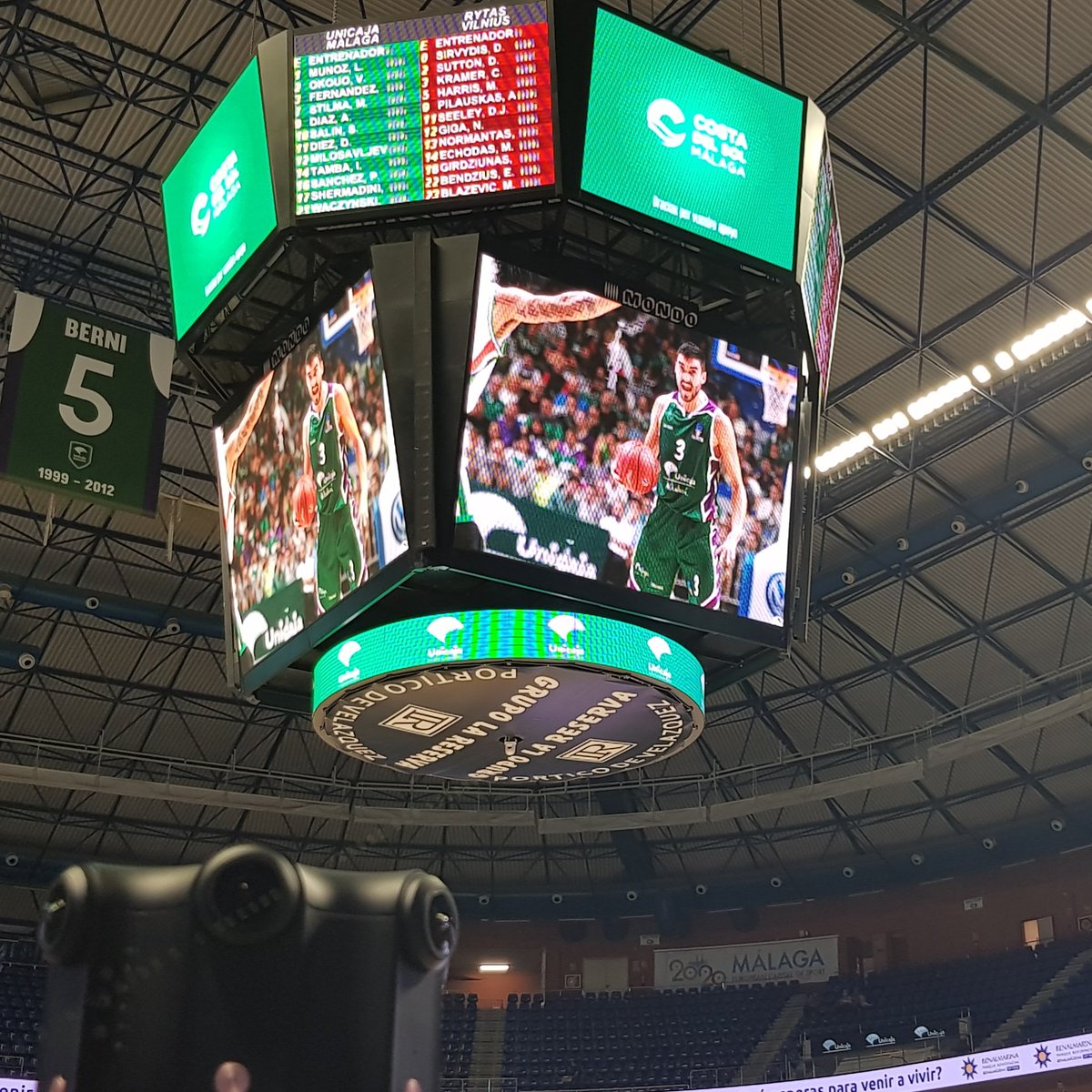 Empezamos con los test en partido oficial. Ya queda menos.
#virtualreality #realidadvurtual #360video #3dvideo #video360 #baloncesto #basketball #euroliga #vrtime #vrview #360view #vre #kandaovr #unicajabaloncesto @unicajabaloncesto @kandaovr