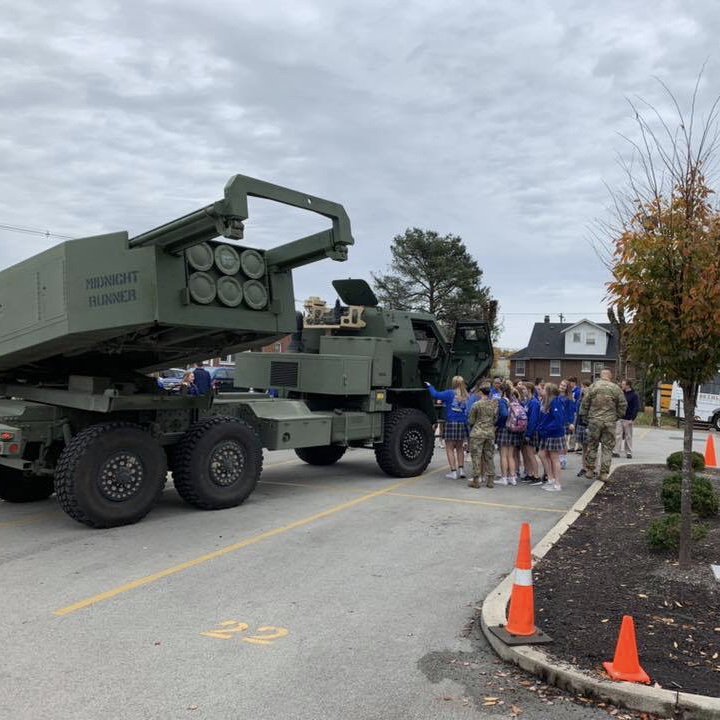 BethlehemHS's tweet image. Thank you to Colonel Steve Mattingly and the #kyguard for their participation in our Veterans Day program today!  Thank you for your service. 💙🇺🇸💛 #wearebethlehem