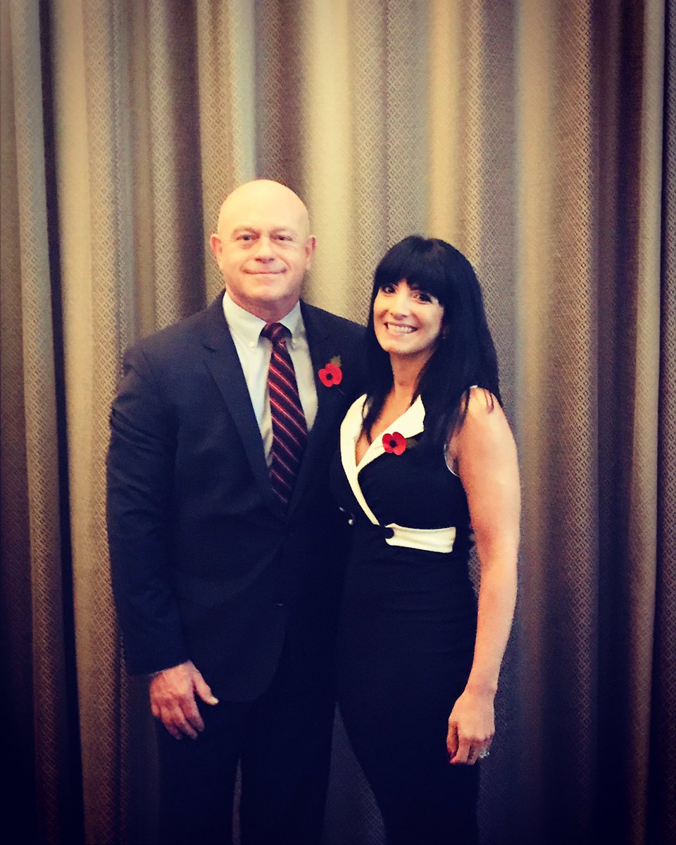 ROSA200STER's tweet photo. @RossKemp  lovely lunch , thanks Mr Kemp 😍 https://t.co/9RTiYv9lEE