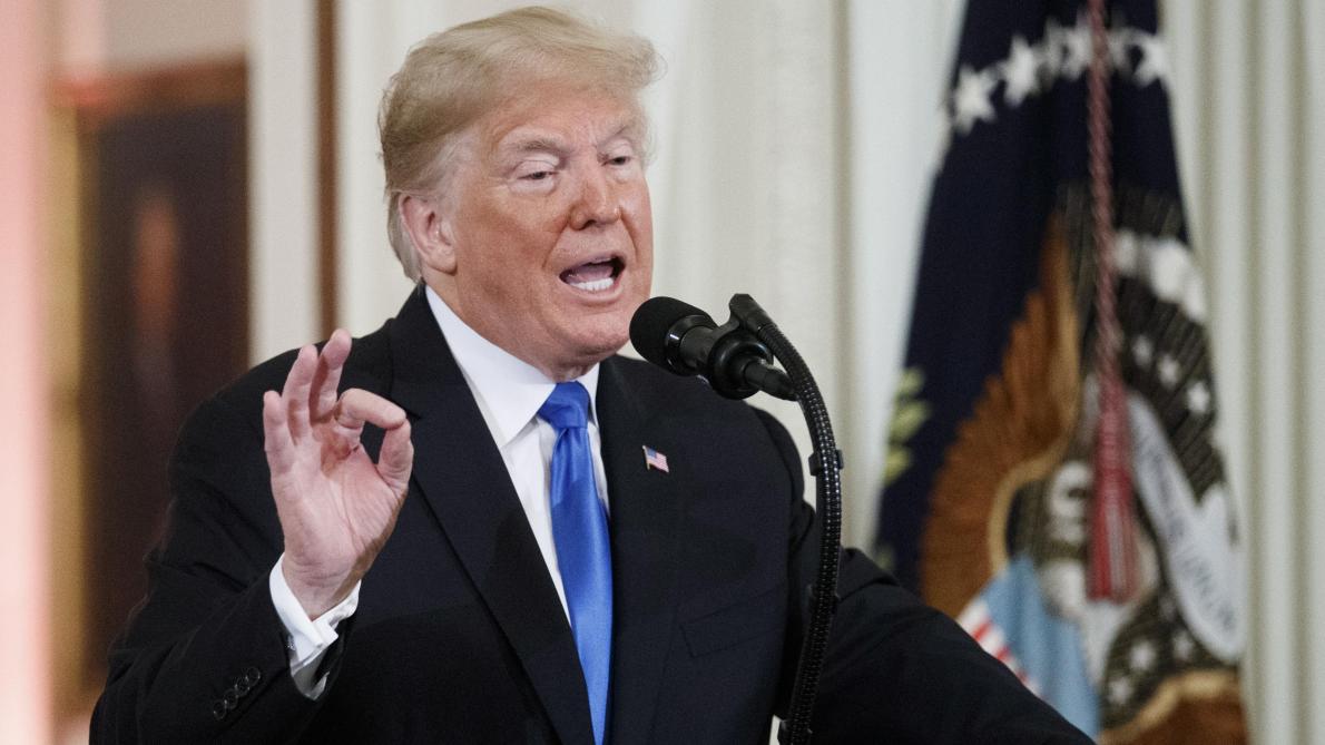 lesoir's tweet photo. La Maison Blanche tente de retirer le micro d’un journaliste «gênant» pour Donald Trump (vidéo)
https://t.co/PzBDmjwqV9 #Midterms18 https://t.co/14hzZZvdpV