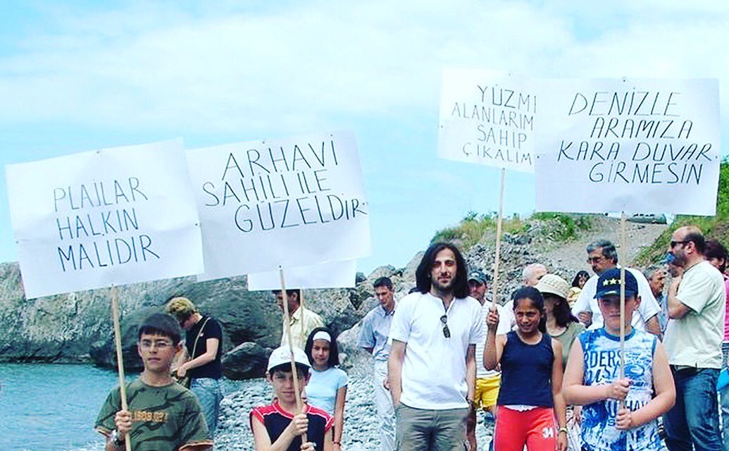 #KazımKoyuncu iyi ki doğdun ve yeryüzüne şarkılar söyledin! Doğasına tutkulu şair ceketli çocuk. Asla unutulmayacaksın.