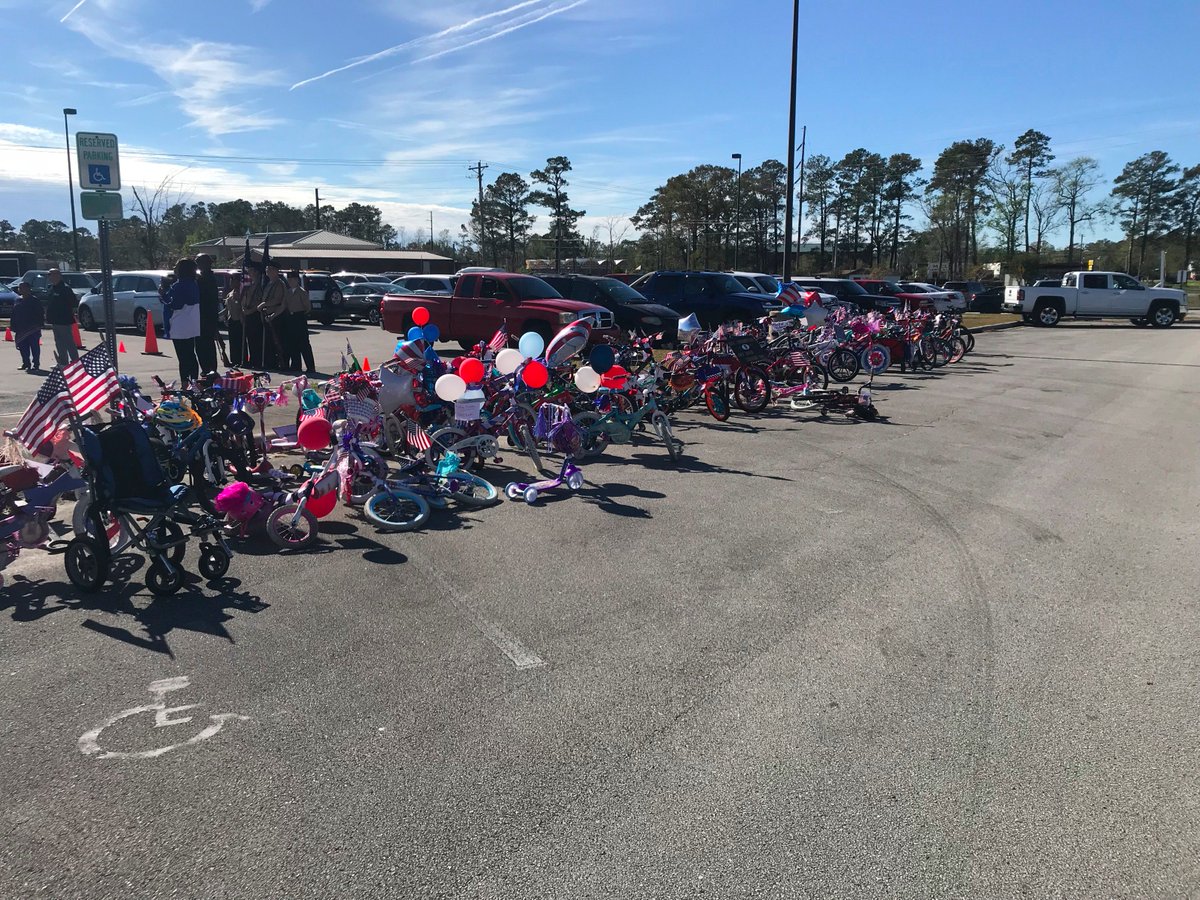 Ride a Bike for a Vet Parade!!! #heseaglesrock #todayslearnerstomorrowsleaders #bikeride #bike <a href="/CravenCoSchools/">Craven Co Schools</a>