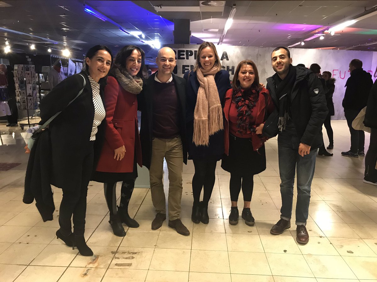 fadilalaanan's tweet photo. Au vernissage de l’expo « Banksy unauthorized » avec @CarolineDesir, @RomainDeReusme! A voir absolument! #strokar #StreetArt https://t.co/VAWjedPEjg