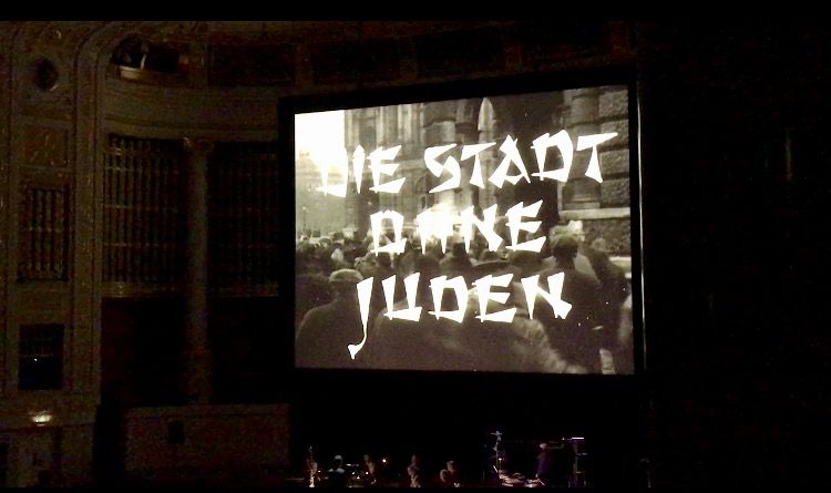 Konzerthauswien's tweet photo. »Die Stadt ohne Juden« 
Regie: H. K. Breslauer, A 1924
Musik: Olga Neuwirth (UA)
Neurekonstruktion und digitale Restaurierung: Filmarchiv Austria 2018
#wienmodern #filmarchivaustria #olganeuwirth #ensemblephace #wienerkonzerthaus https://t.co/YYJeRDMq5o