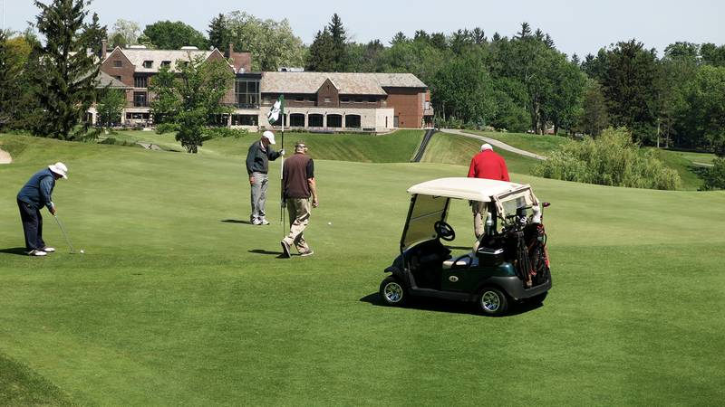 Golf carts play a big role in the game. When you use them, here’s how you can minimize damage to the course.  ⤵️

📜: spr.ly/6019E6IOl