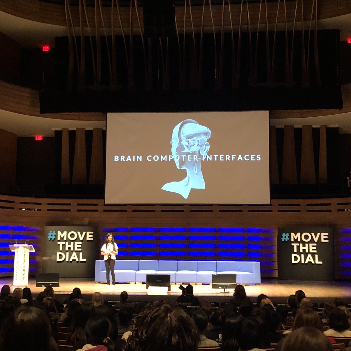 At 15 my Mom was still packing my lunch - @riyakarumanchi is the CEO & Founder of @smartcane and is working on Brain Computer Interfaces. 👏👏👏 #artificialIntelligence #advancedtechnologies #movethedialsummit