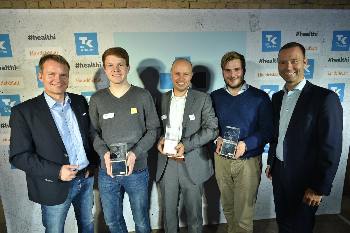 Das sind die Gewinner des #Healthi-Award 2018: Tim-Lorenz Depping/#MSHealth, <a href="/Mindpax/">MINDPAX.ME</a> und <a href="/adahealth/">Ada</a> - hier mit TK-Chef Baas und <a href="/handelsblatt/">Handelsblatt</a>-Chefredakteur <a href="/SvenAfhueppe/">Sven Afhüppe</a>.