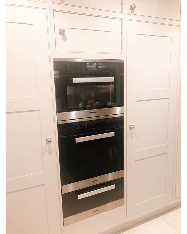 BeauProperty's tweet image. Ok so.... this might just look like an oven but in actual fact it is a @miele_gb steam combination oven and it really is amazing. I think it helps that we went on the course to learn how to use it on recommendation from @handmadekitchensinteriors but we … ift.tt/2qwWrVA