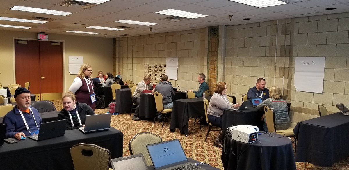 Another great session thinking about student tech teams at elementary level. Leading session with <a href="/khudsonDekalb/">Kelly Hudson</a>. #HECC2018 #hsdlead