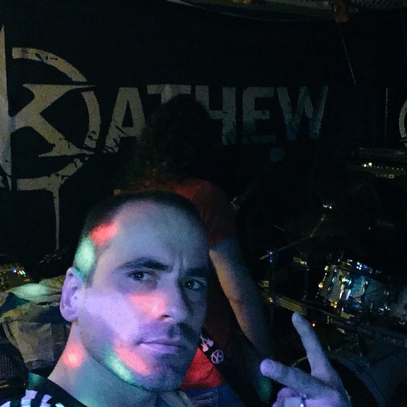 Un día más en la oficina!! <a href="/DjNeneko/">Dj Neneko</a> #Workinghard #MetalHead