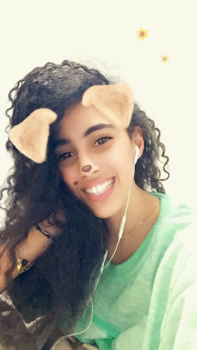 ShirleyArcamese's tweet photo. C’è gente che vedendoti ridere pensa che tutto vada bene c’è chi chiede come stai ma invece nn gliene frega niente chiedono tanto per e poi c’è gente che ti guarda dritta negli occhi e capisce che nn stai bene.
Ma la gente che ne sa di quello che si nasconde dietro ad un sorriso? https://t.co/GAWcAMt9OJ