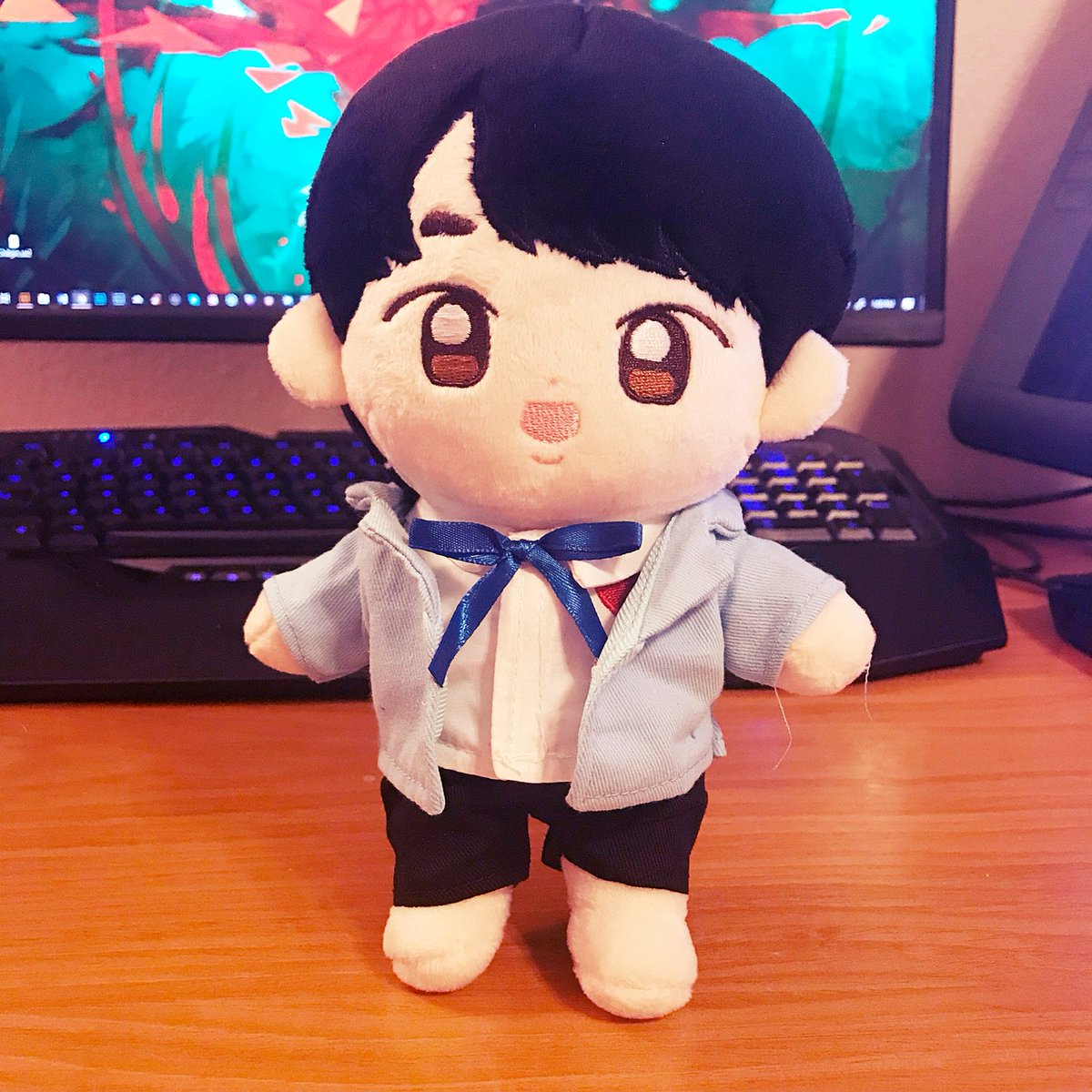 Starcandy_pins's tweet photo. This is the cutest thing ever. Excuse me as I ugly cry in a corner while hugging my smol child. Thank you so much for your hard work and making my first GO a breeze @zheongguk ! Also thank you @DOKIJIN1204  for such a cute design! #bts #btsarmy #seokjin https://t.co/SU3MEojqYX
