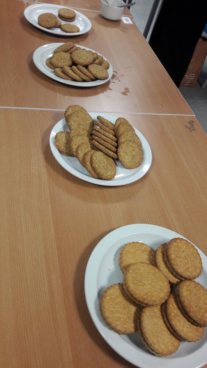 knox_eco_comm's tweet photo. Mad props to Miss McBride in the modern languages department for organising an eco-friendly tea/coffee & biscuit set-up for our S5/S6 parents' night tonight! Not a paper cup in sight! #EcoGoals #DownWithDisposables #SustainableSchool #NowToCutDownOnPrinting @knoxacademy @Knox_MFL https://t.co/PBAUuZGTfl
