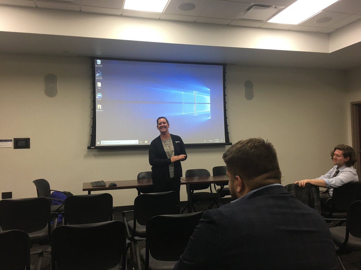 UWEC_DECA's tweet photo. Caryn, US Bank’s Assistant Manager, came to educate our members on banking and financial questions! If there is anyone that is interested in learning more about anything financial, stop by US Bank is Davies center to learn more.Thank you again Caryn for coming to our meeting! https://t.co/LRyXv5x7uq