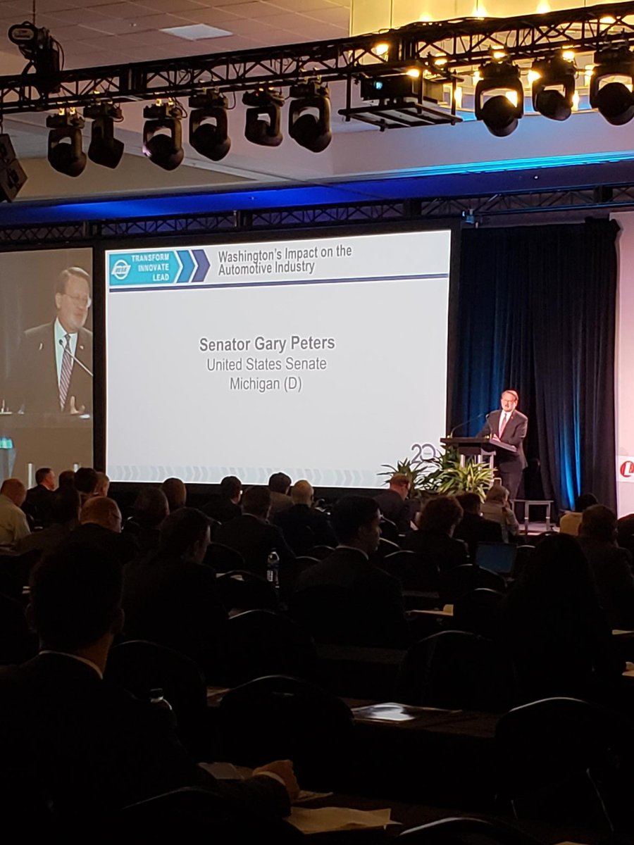 MEMAoesuppliers's tweet photo. The much anticipated Washington's Impact on the Automotive Industry session with @SenGaryPeters has begun. We are honored to have Senator Gary Peters here for our event. #OESAConference2018 #transforminnovatelead https://t.co/fE4hKEXDc3