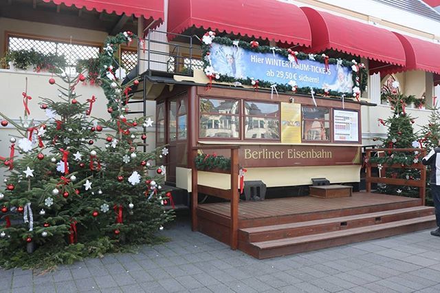 SunnyCologne86's tweet image. Bald ist wieder #wintertraum im @phantasialand 
#inPHLuencer #magicrose #weihnachten #brühl #Phantasialand #amusementpark #Freizeitpark ift.tt/2PegXcy