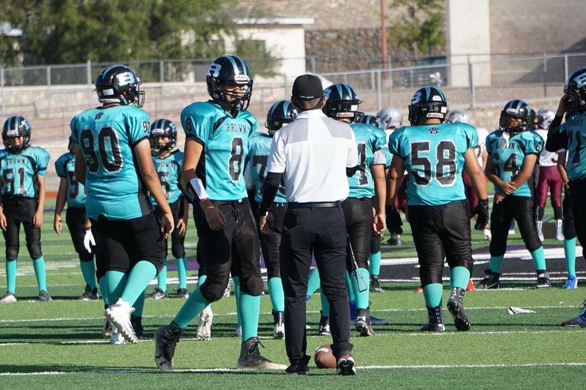 GeremyFromUA's tweet photo. Offense wins games, but defense wins championships🏈🏆 @bulldogsbms1 #cocahing #coachgutierrez #bulldogfootball #ElPaso https://t.co/iJTEeKn3ia