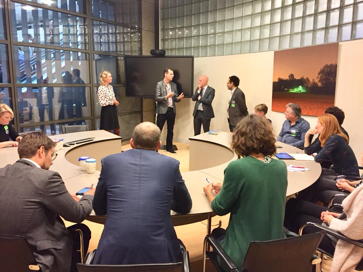 ToineKamphuis's tweet photo. Vooruit... Nog een paar extra picas van het bezoek aan @2eKamertweets. Samen met interviewtrainer @freerkteunissen de cursisten van @HU_Utrecht begeleid. #journalistiekvooracademici @SabineDonker https://t.co/xvw25HNkjR