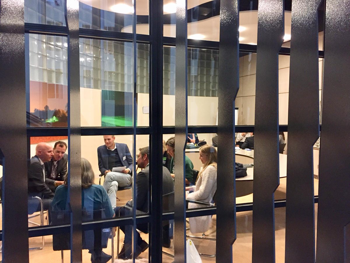 ToineKamphuis's tweet photo. Vooruit... Nog een paar extra picas van het bezoek aan @2eKamertweets. Samen met interviewtrainer @freerkteunissen de cursisten van @HU_Utrecht begeleid. #journalistiekvooracademici @SabineDonker https://t.co/xvw25HNkjR