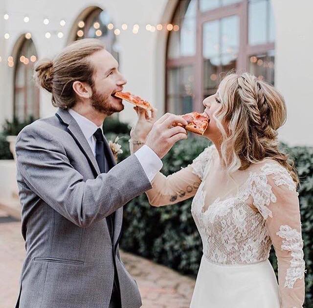 Love at first bite? 👆 We had to share this from the fab feed of <a href="/_BridalGuide/">_BridalGuide</a> ✨ We are available for wedding hire nothing better than some yummy #woodfiredpizza to feed the hungry wedding crowds 🍕🚒🔥 #weddinghour