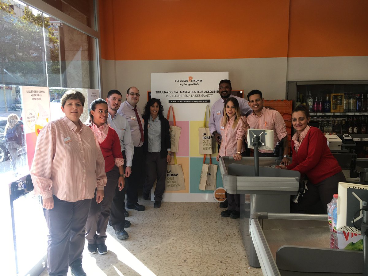 jordicorb's tweet photo. @Consum nuestro equipo despues de una gran jornada del dia P https://t.co/HgPHGxTeZQ