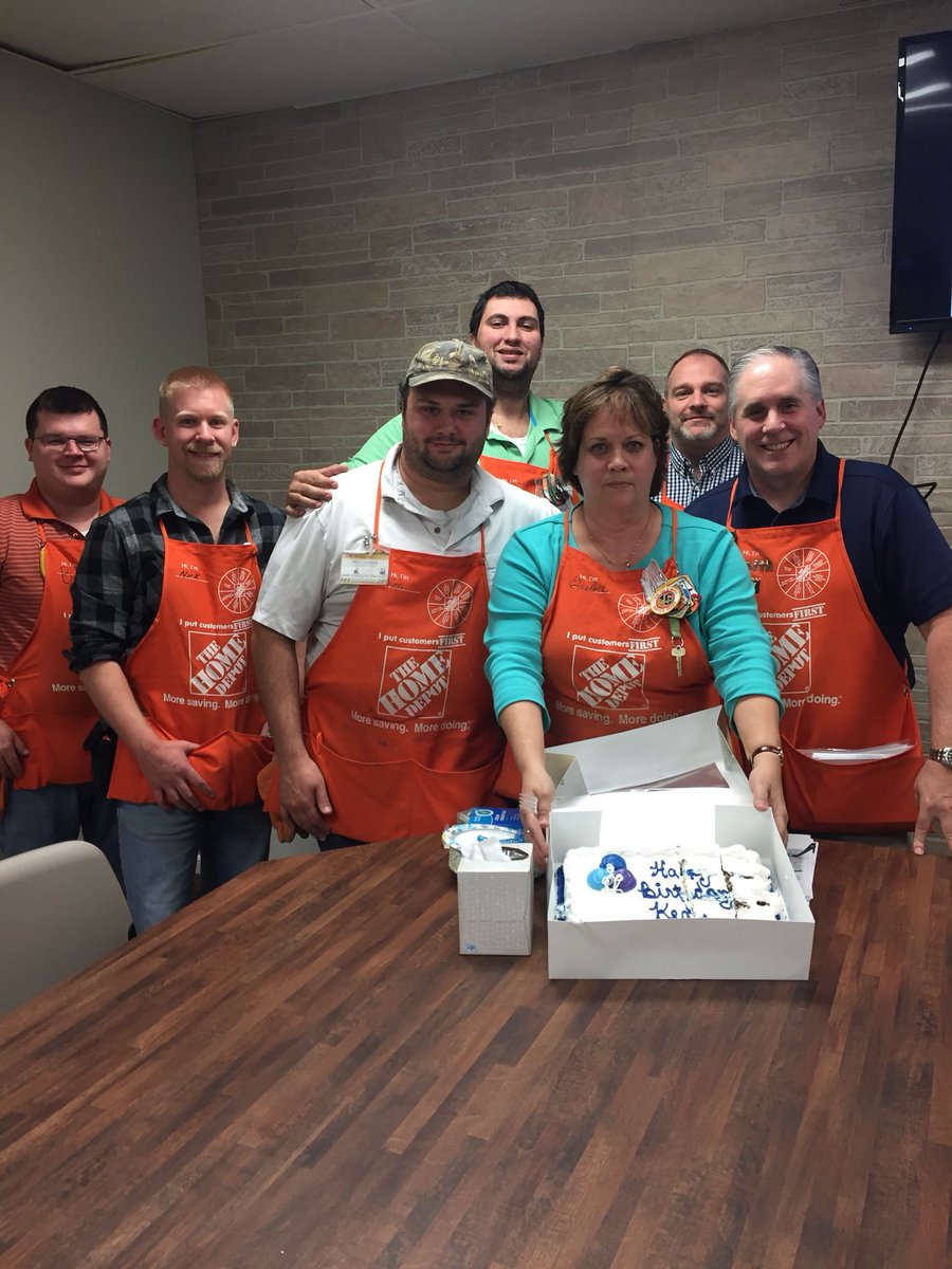 Happy Birthday to Ken, one of our beloved DHs.... a successful meeting should always end with cake !