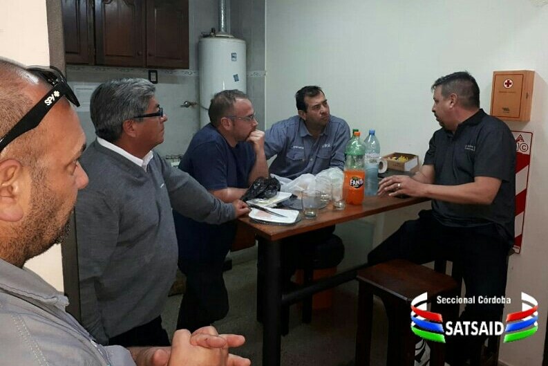 SATSAIDcordoba's tweet photo. 》》Los compañeros de la empresa #Supercanal 📹🎥 #VicuñaMackenna recibiendo la visita del #SecretarioGeneral del #SATSAIDCórdoba.
#RecorriendoLaProvincia 📺🏃#VisitandoElInterior
👉👉#SATSAIDCbaTeInforma #SATSAIDCbaSiemprePresente https://t.co/8DOhl23myC