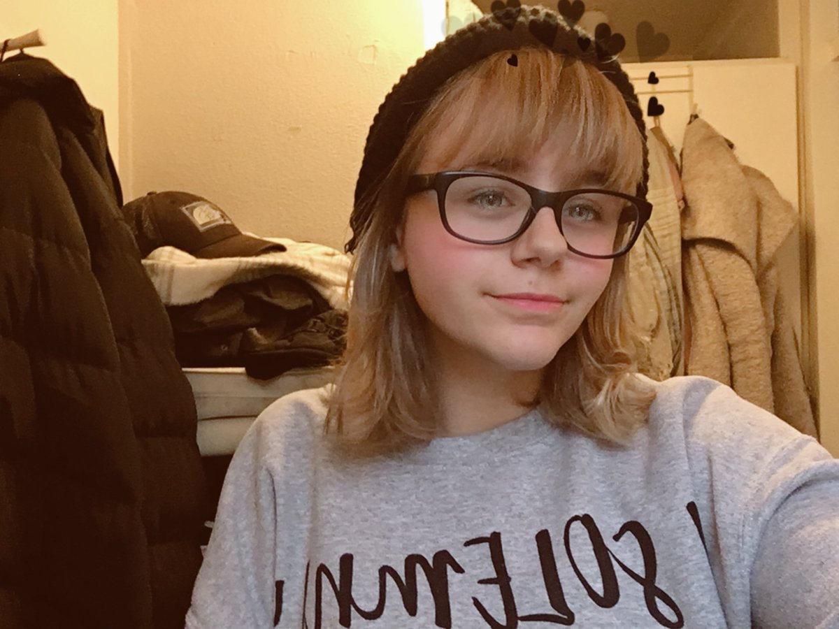 reisverkomterug's tweet photo. Hello I love u @sebtsb #selfiesforseb https://t.co/lm4VXxo0uq