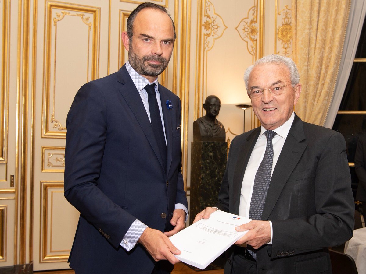 Ce soir, j’ai remis mon rapport sur l’avenir de la filière équine au Premier Ministre @EPhilippePM . Le pari de reconquérir le Grand Public. Demain matin, je le présenterai aux dirigeants de <a href="/francegalop/">France Galop</a> , du <a href="/LeTrot/">Trotteur Français</a> et du @_PMU .