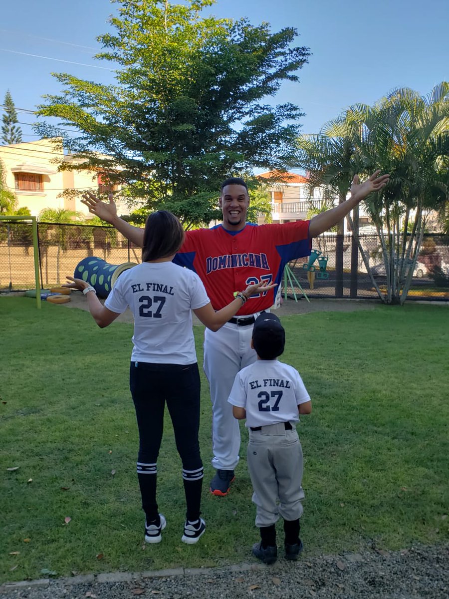 RealCarlosGomez's tweet image. Always a great feeling meeting the fans and hanging out with them!! #Blessed #ElFinal