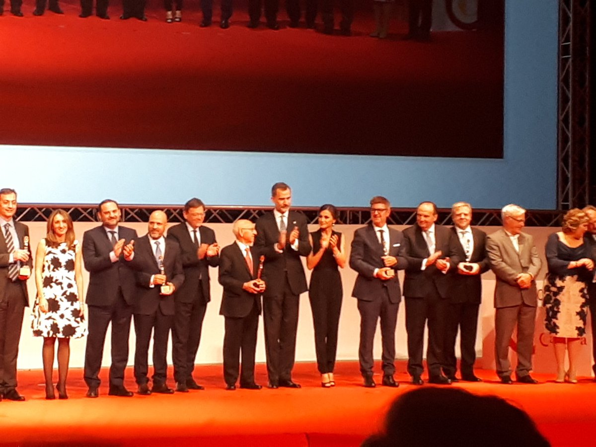 crissivex's tweet photo. #NocheEconomiaValenciana -Enhorabuena a  las empresas premiadas!! Ricardo Císcar, @arrozdacsa (trayectoria empresarial); @Pulv_Fede  (Innovación); Cotoblau (Internacionalización); @istobal_es (excelencia empresarial); @WalkerPack_ (empresa socialmente comprometida); @smurfitkappa https://t.co/HcDh28jG0m