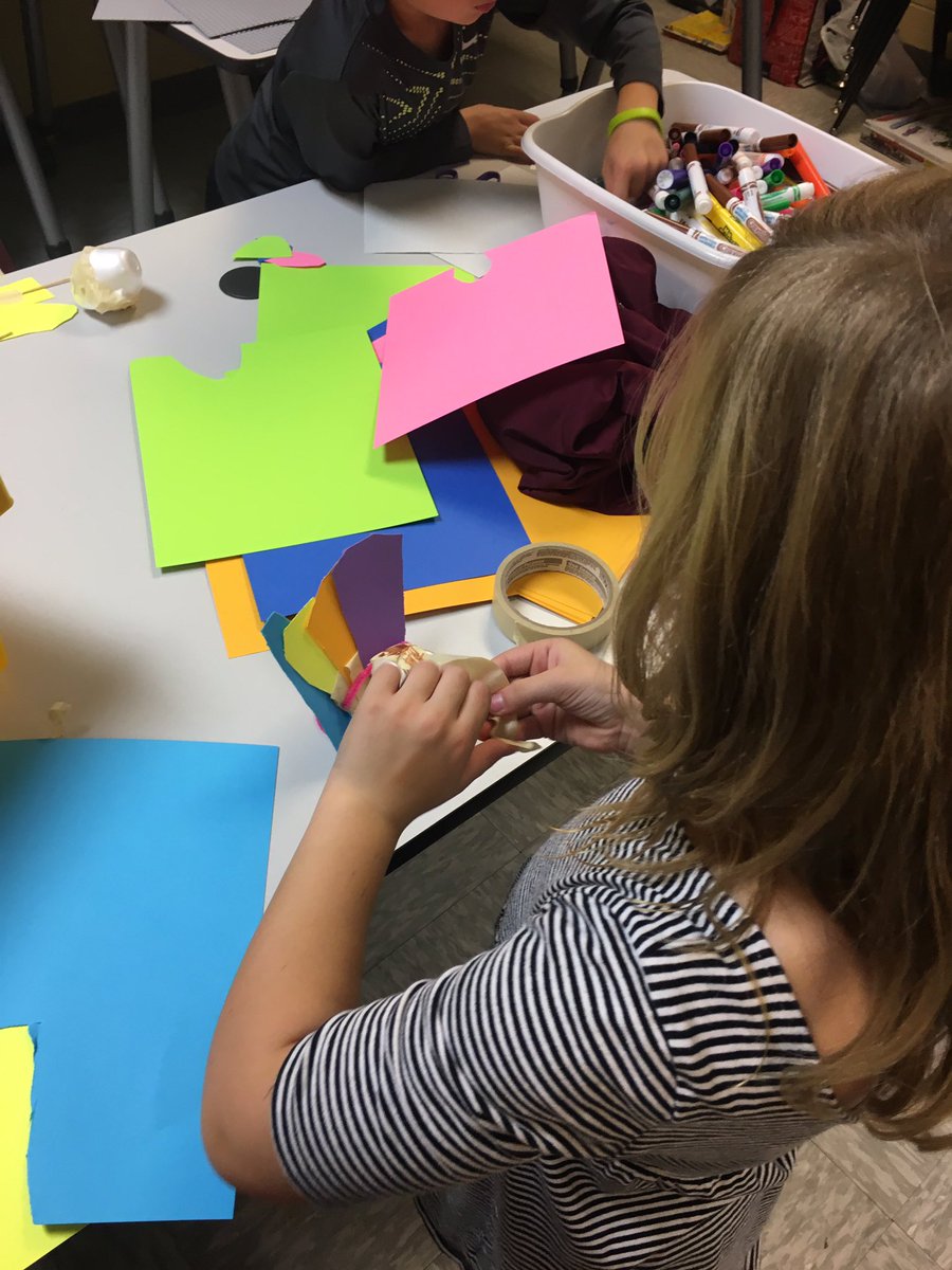 LeRoySTEM's tweet photo. #LESSTEM Panther Care K-1 students create their very own turkey https://t.co/5Mr5HUZik4