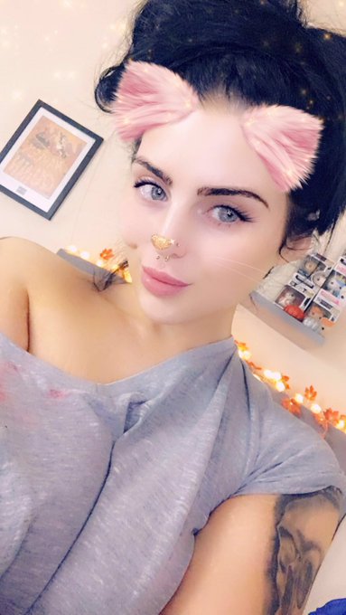 Live getting ready with you guys on @ManyVids live https://t.co/Q2EapsC9Qc https://t.co/cyEhhu68ni<a class="tags" href="/tag/manyvids">@manyvids</a><a href="/tag/newprofilepic"class="tags"><span>#newprofilepic</span></a>