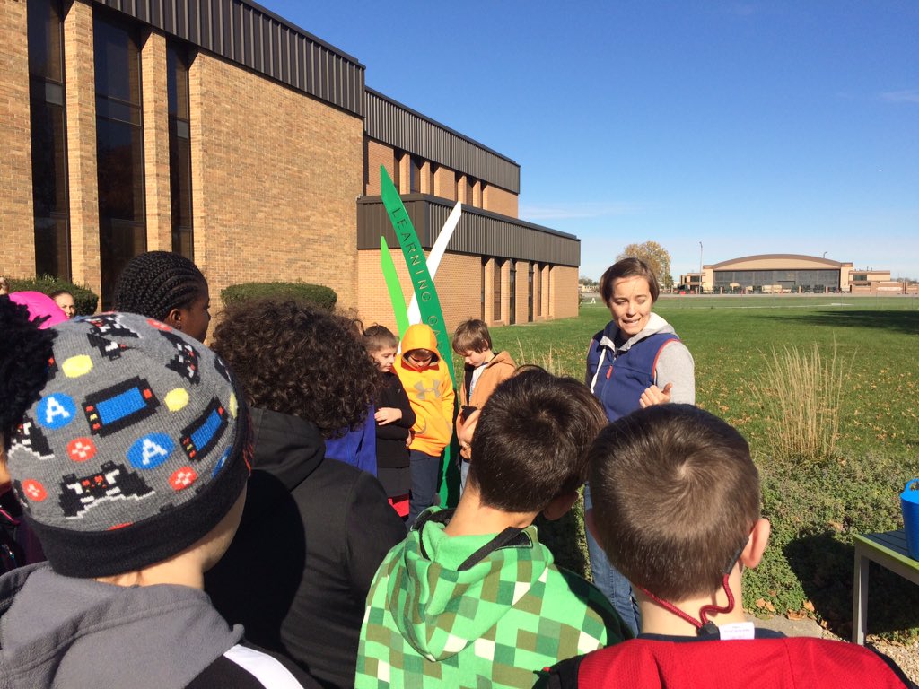 ms_guthier's tweet photo. This amazing day included fall harvest and preparing the beds for winter in our learning garden. The harvest was bountiful! #sfegood #farmingfun @SFE_3820 https://t.co/0cXlgjuTzu