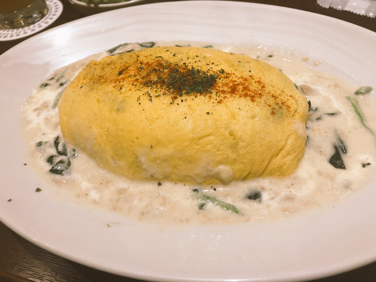rin_winds_ryu's tweet photo. みきみきのコラボメニュー食べてきた~💓
ミキリオンオムライスはパプリカやキノコが入ってた!クリームソースだけど見た目ほど重くない!
ミキミキチョコパフェはもう私の大好物の味🤤いちごなどのベリー系とアイスとブラウニーにホワイトチョコ!
どっちも美味しかった😍
#原宿駅前カフェ
#Leadcafe https://t.co/VsWJqX2QZT