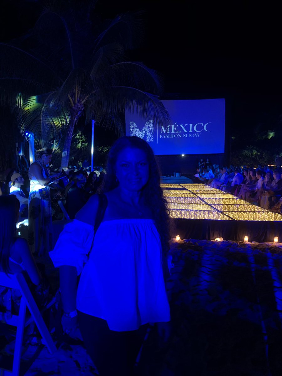 VERO_MIER's tweet photo. Gran noche de glamour y moda #MéxicofashionSHOW #MFS2018 @TresRiosResort https://t.co/TIwNmIyenL