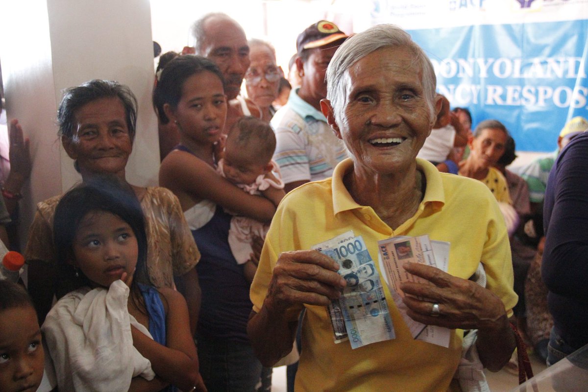 WFP_Philippines's tweet photo. #ThrowbackThursday 5 years ago, Super Typhoon #HaiyanPH swept across the Visayas, affecting lives, damaging livelihoods and agriculture, and placing survivors at risk of food insecurity. 
See how WFP assisted 2.95 million people affected by #YolandaPH 👉https://t.co/fKU1Hmcrcr https://t.co/TXhqHdVNmc
