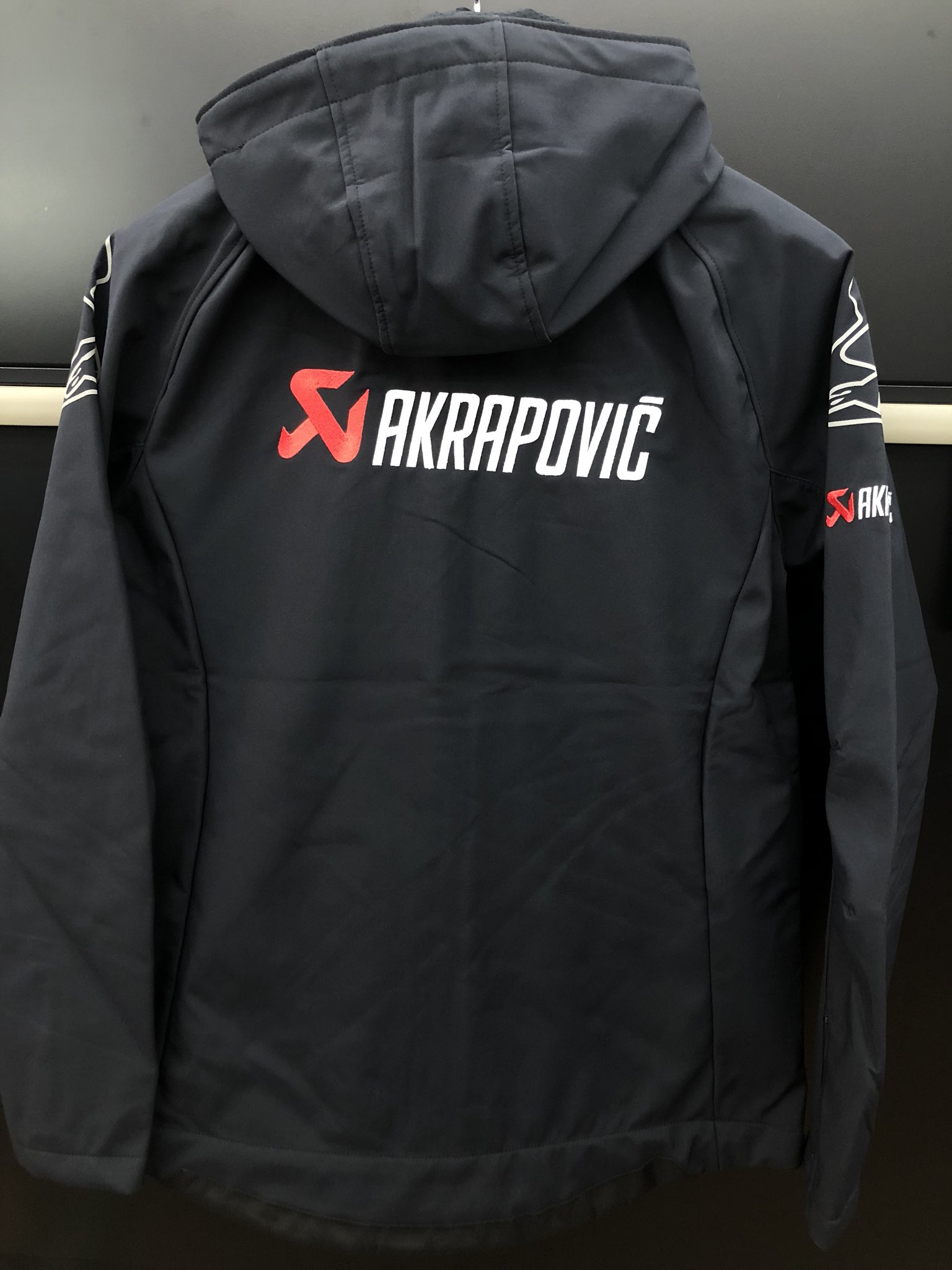 alpinestars AKRAPOVIC コラボウィンドブレーカー