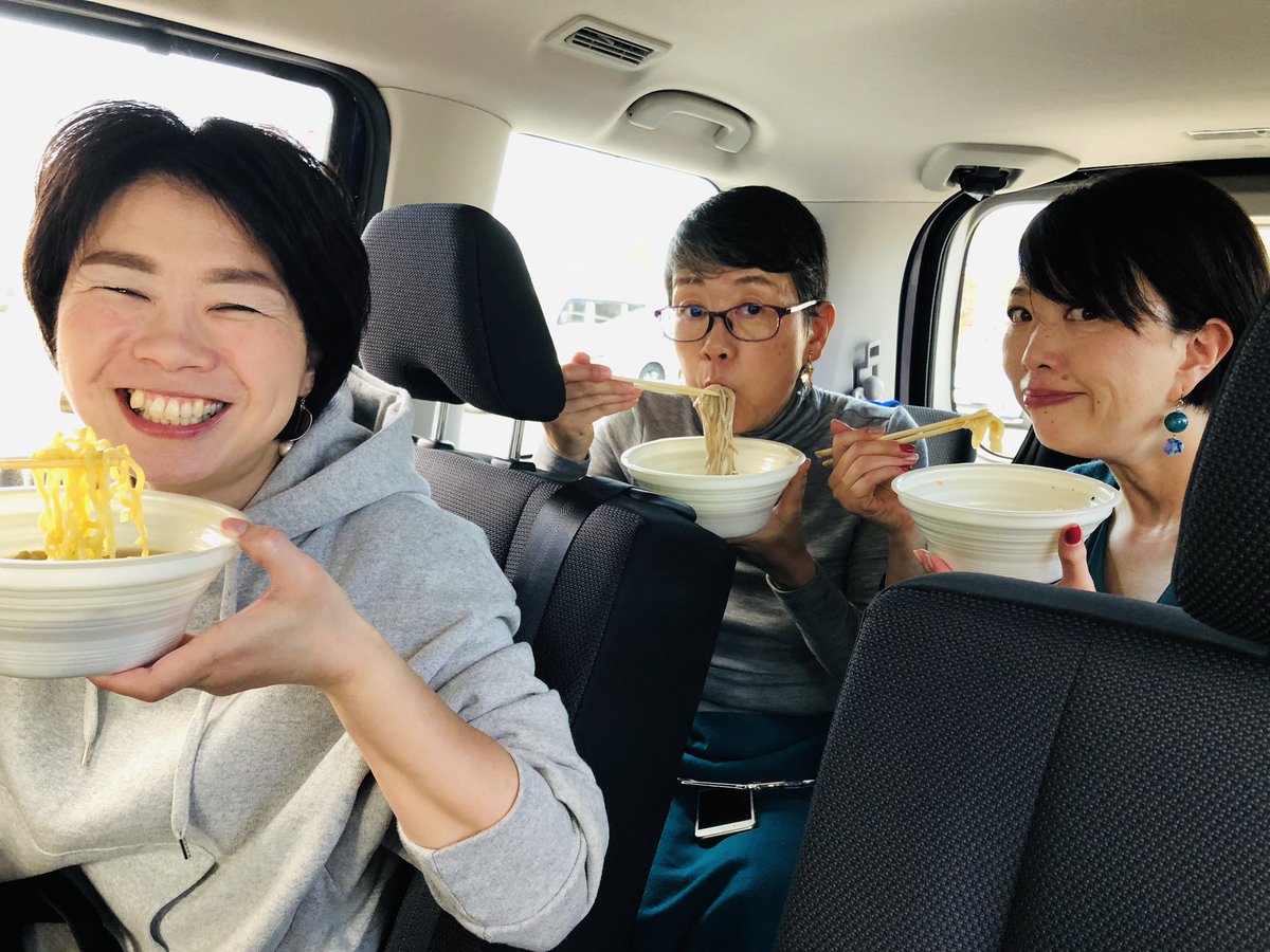 白藤沙織 Webプロデューサー コーチときどき役者 On Twitter 山形市のセブンで ここでしか買えないと ほうとう 肉そば 喜多方ラーメンを買って 車で楽しんでる方々 運転手のうーたんがちょっと黙ってる メンクイシスターズ