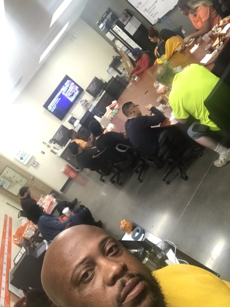 triple555hd's tweet image. They “Love that chicken from Popeyes”. #LateNightSamePage #FreightTeamAppreciation