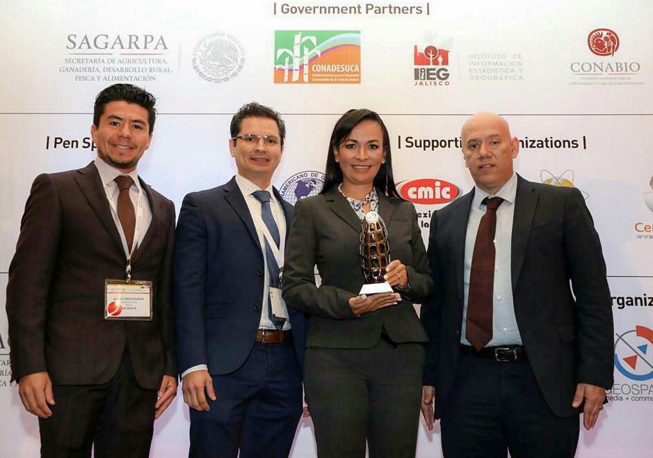 Recibió @LFpuertomorelos premio por excelencia del programa de Modernización Catastral cancunmio.com/30120455-recib…