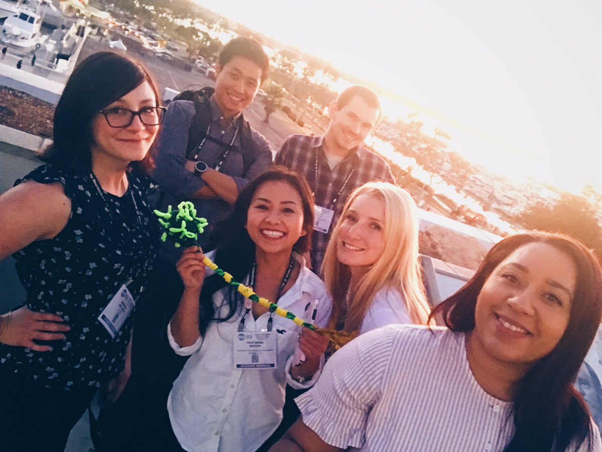 FinkLab's tweet image. Bye San Diego 👋🏼! The #FinkLab had the best time presenting and geeking out at #SfN18! 😁