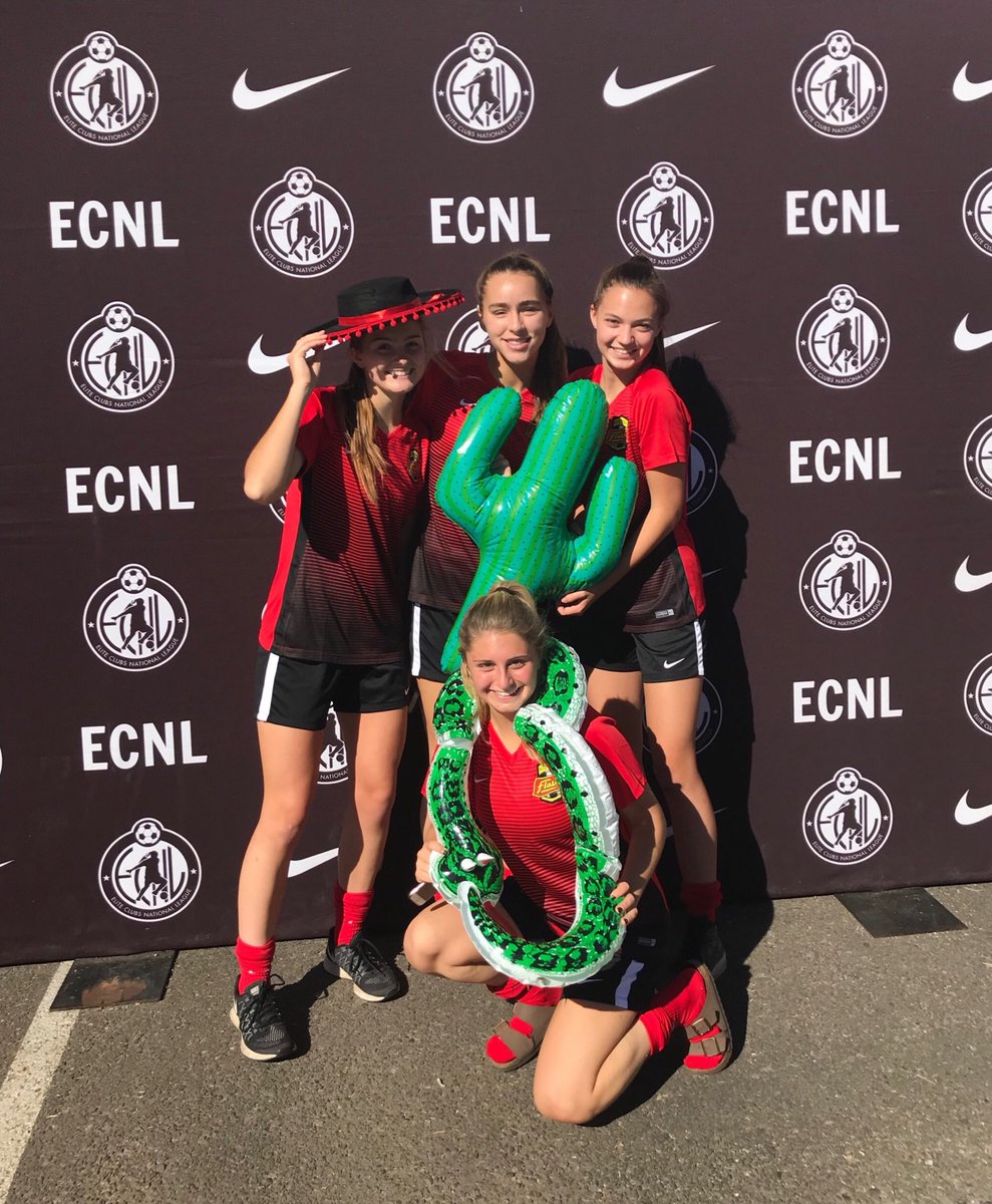 samdd1021's tweet photo. Happy birthday to my Julie🤩 love you lots and miss you tons!! Can’t wait for you to come visit me❣️❣️@juliaschurr9 https://t.co/69hR6oSU2m